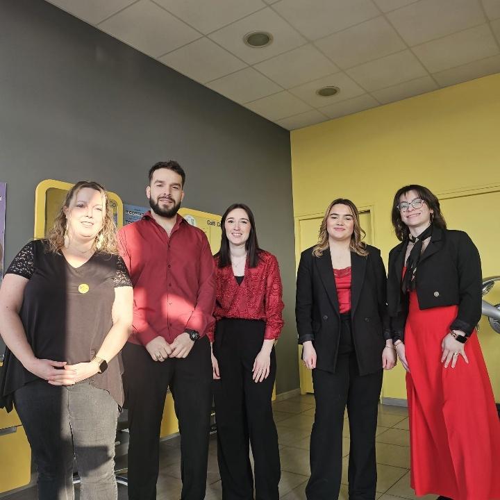 Nous avons le plaisir de vous présenter notre nouvelle équipe au complet. Nous sommes ouvert du mardi au samedi sans interruption, fini le temps d'attente !!!